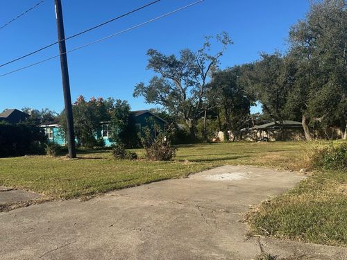 1014 Sycamore St, Lake Jackson, TX, 77566-6117 | Card Image