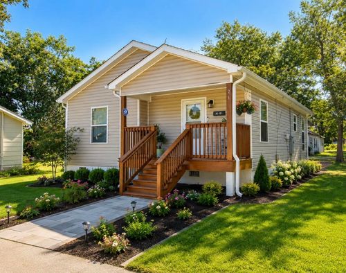 215 W James St, Mullins, SC, 29574-2723 | Card Image