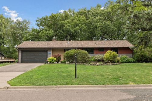 1805 Hampshire Ln N, Golden Valley, MN, 55427-4218 | Card Image