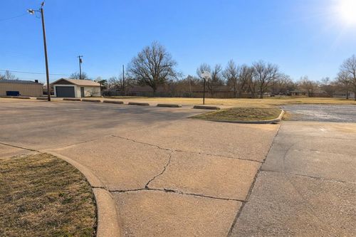 2717 W Broadway Ave, Enid, OK, 73703-5161 | Card Image