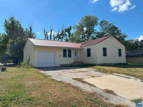 318 E 10th St, Storm Lake, IA, 50588-2038 | Card Image
