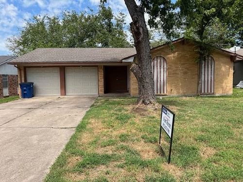 806 Phillips Dr, Ennis, TX, 75119-7630 | Card Image