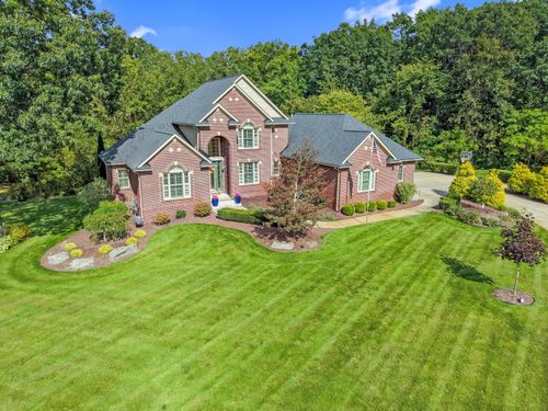 8541 Lone Meadow Ct, Howell, MI, 48843-6302 | Card Image