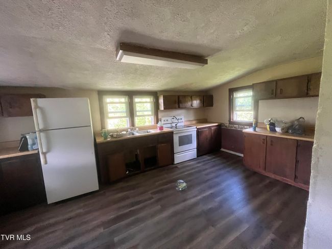 11352 Frederick Rd, House other with 2 bedrooms, 1 bathrooms and null parking in Coeburn VA | Image 5
