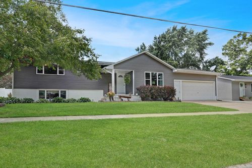 409 N Johnson St, Parkersburg, IA, 50665-2037 | Card Image