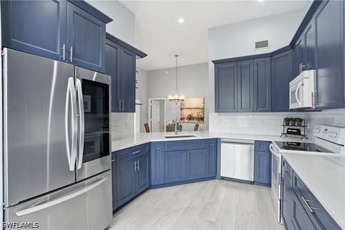 e202-637 Beachwalk Cir, NAPLES, FL, 34108-8722 | Card Image