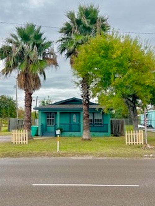 639 N Commercial St, Aransas Pass, TX, 78336-2701 | Card Image