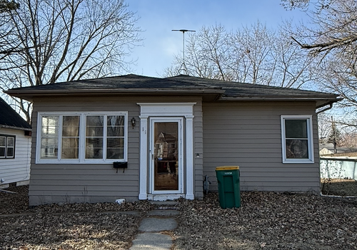 611 Ulstad Ave, Albert Lea, MN, 56007-3830 | Card Image