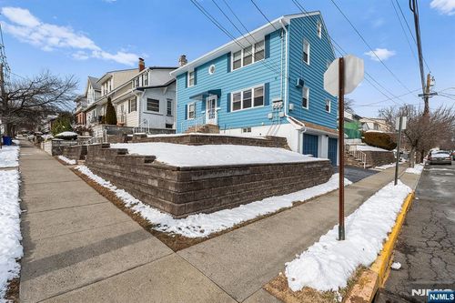 274 Greylock Pkwy, Belleville, NJ, 07109-2727 | Card Image