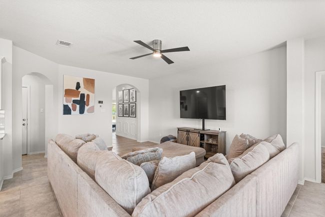 609 Ibis Falls Loop, House other with 3 bedrooms, 2 bathrooms and 4 parking in Jarrell TX | Image 7
