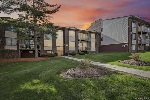 262 Country Club Ln, Pomona, NY, 10970-2515 | Card Image