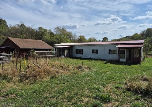 9256 Blossom Rd Ne, Mechanicstown, OH, 44651-9031 | Card Image