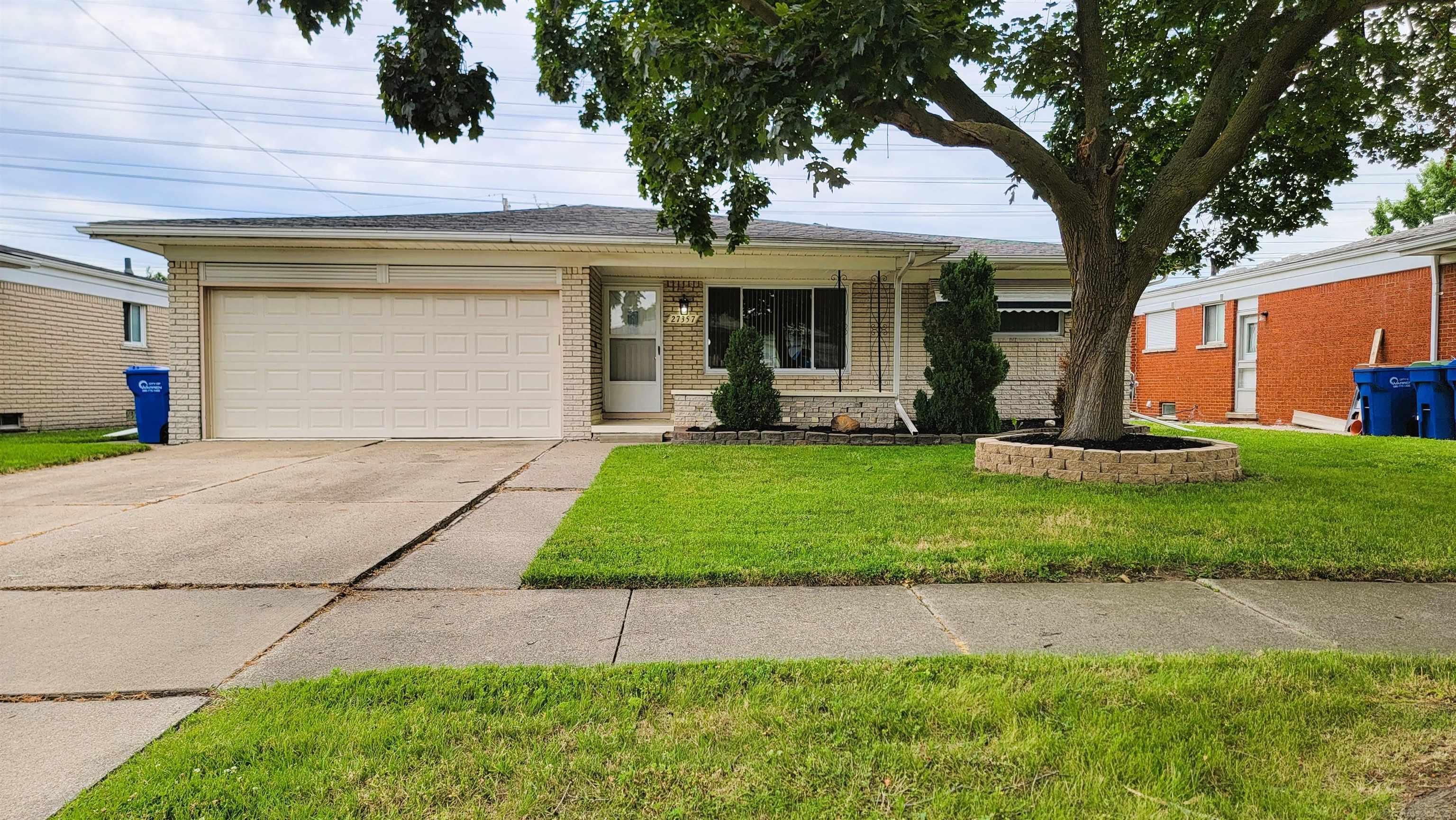 Newport Dr, Warren, MI 48088