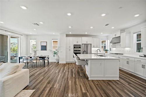 297 Lynx, Irvine, CA, 92618-1458 | Card Image