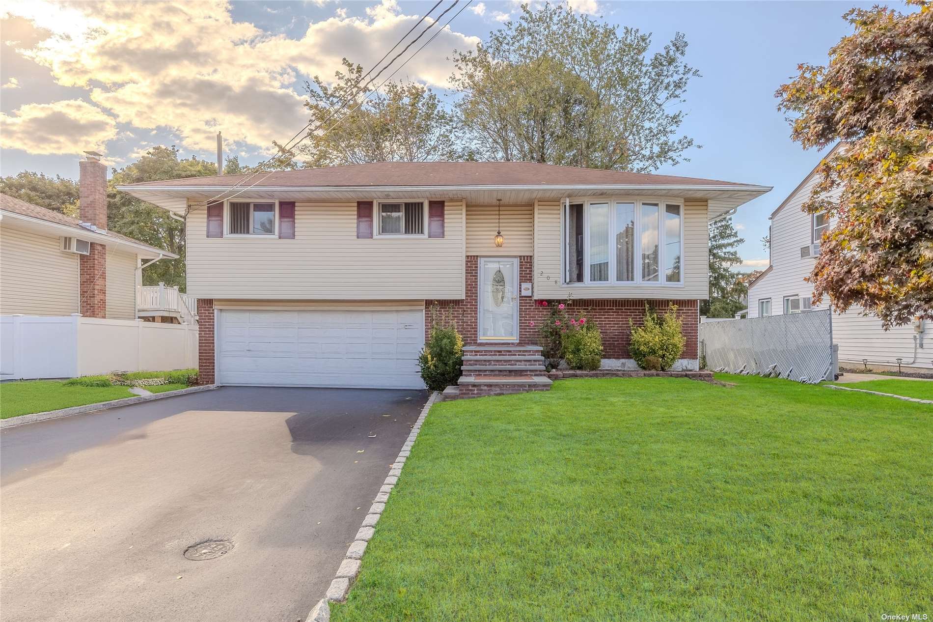 208 Irving Avenue, For Sale in Deer Park Zoocasa