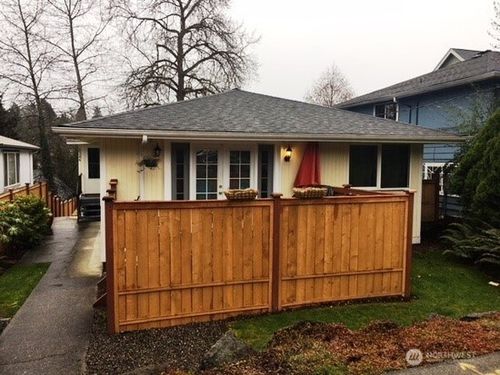 a-1834 27th Ave, Seattle, WA, 98122-3120 | Card Image
