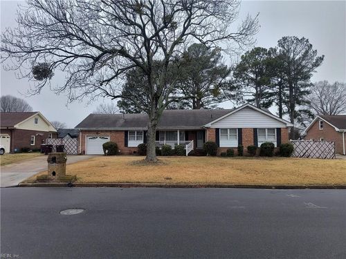 2224 Lloyd Dr, Chesapeake, VA, 23325-4832 | Card Image