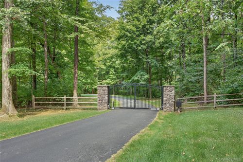 3 Orr Hatch, Cornwall, NY, 12518-1727 | Card Image