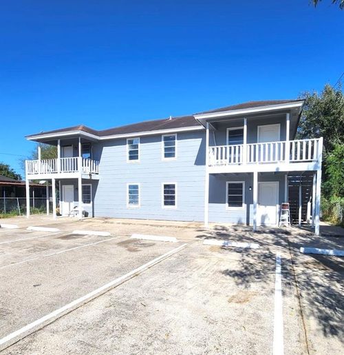 2110 De Leon Ave, Donna, TX, 78537-3700 | Card Image