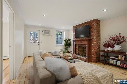 124 Mercer St, Jersey City, NJ, 07302-3462 | Card Image