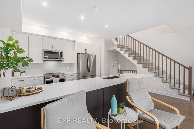 562 Tahoe Hts, House attached with 2 bedrooms, 3 bathrooms and 2 parking in Gloucester ON | Image 11