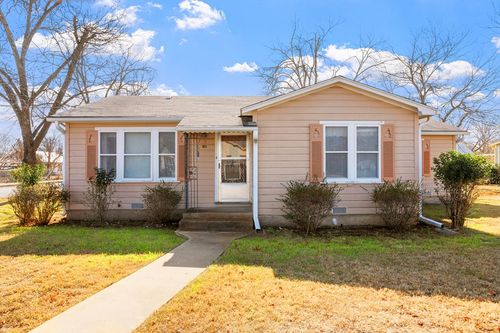 811 Franklin St, Fredericksburg, TX, 78624-4723 | Card Image