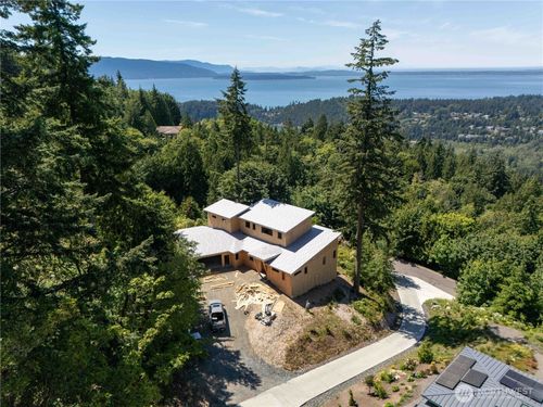 1697 Chuckanut Crest Dr, Bellingham, WA, 98229-5528 | Card Image