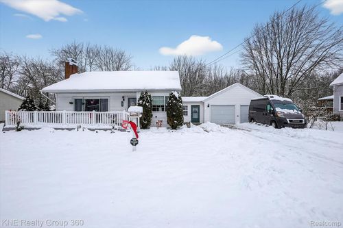 721 E Broad St, Chesaning, MI, 48616-1610 | Card Image