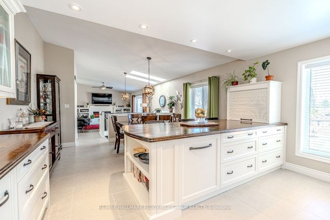 99 King Rd, House other with 3 bedrooms, 3 bathrooms and 10 parking in Tay ON | Image 8