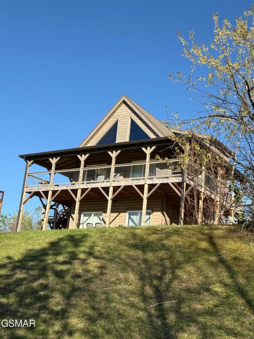 813 Wattle Blossom Way, Gatlinburg, TN, 37738-1404 | Card Image