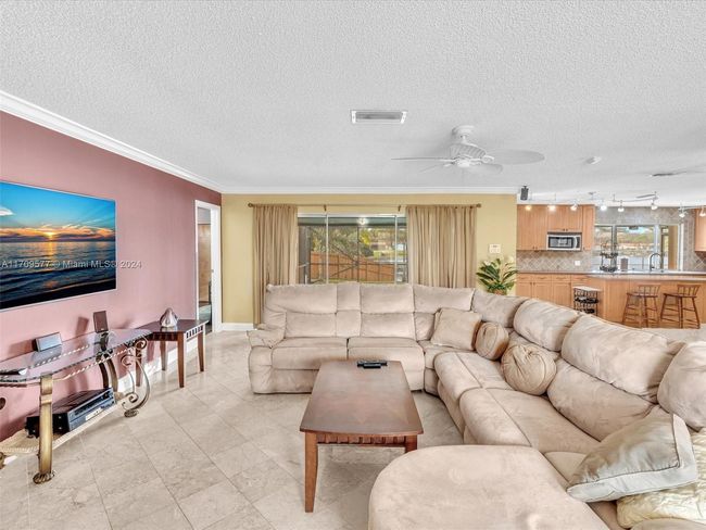 8910 Nw 7 Th Ct, House other with 3 bedrooms, 2 bathrooms and null parking in Pembroke Pines FL | Image 7