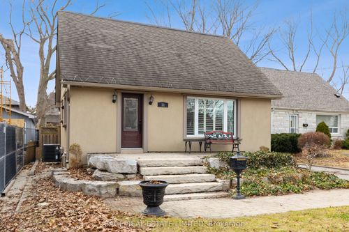 11 Chelsea Dr, Etobicoke, ON, M8W4R5 | Card Image