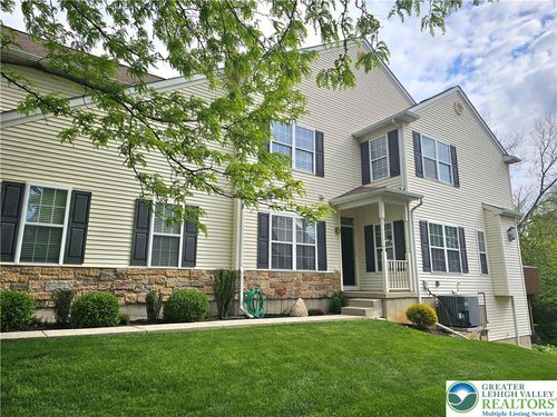 127 Willow Dr, Palmer Twp, PA, 18045-7481 | Card Image