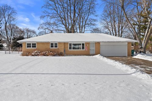 W152N5519 Beaver Drive, Menomonee Falls, WI, 53051 | Card Image