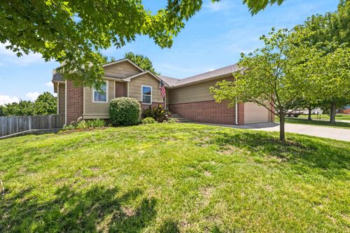 2635 E Sunnyslope Ct, Park City, KS, 67219-1766 | Card Image