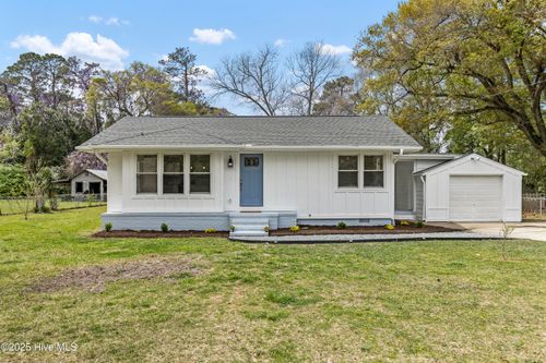 203 Cedar Dr, Riegelwood, NC, 28456-7948 | Card Image