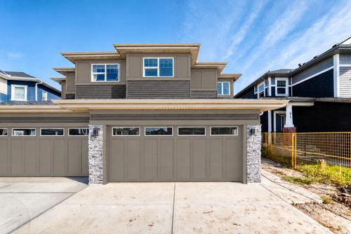 43 Sandpiper Bend, Home with 3 bedrooms, 3 bathrooms and 4 parking in Chestermere AB | Card Image