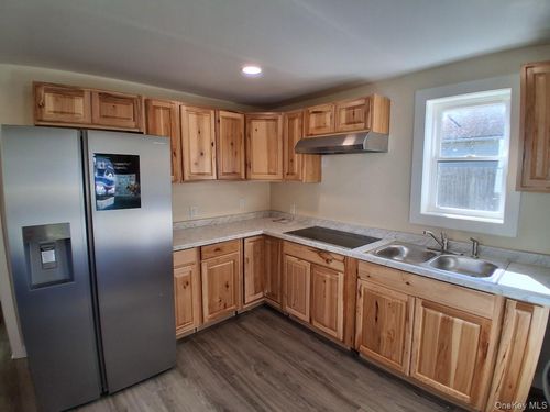 12 Tobacco Ln, Red Hook, NY, 12571-1711 | Card Image