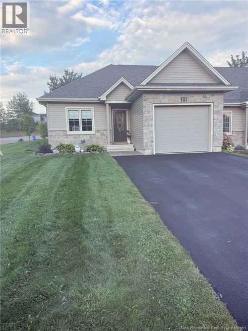 121 Boisee St, Dieppe, NB, E1A9M4 | Card Image