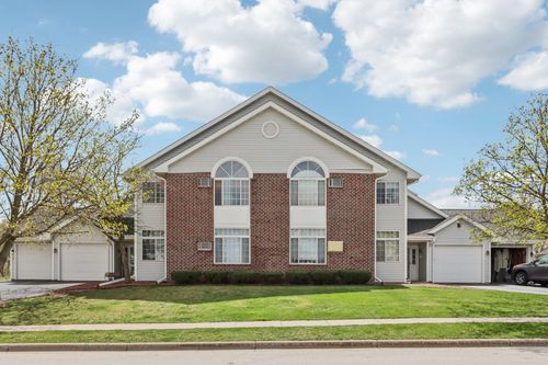 743 Cherokee Path, LAKE MILLS, WI, 53551-9504 | Card Image