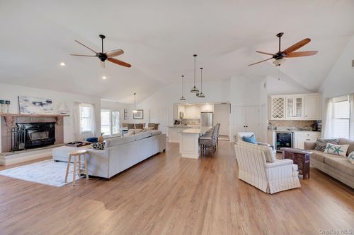 3045 Rocky Point Rd, East Marion, NY, 11939-1143 | Card Image