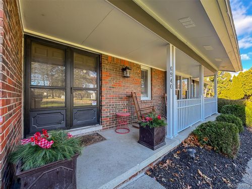 6940 Wing Lake Rd, Bloomfield Hills, MI, 48301-2960 | Card Image