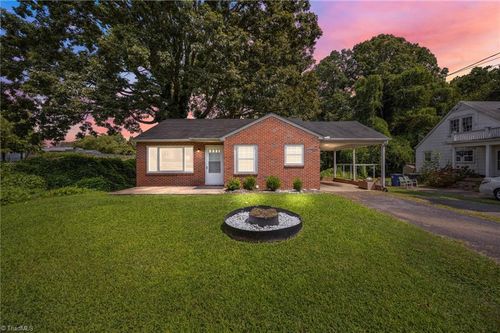 3627 S Main St, Winston Salem, NC, 27127-6040 | Card Image