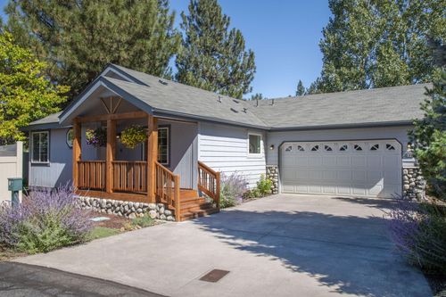 498 N Wheeler Loop, Sisters, OR, 97759-9817 | Card Image