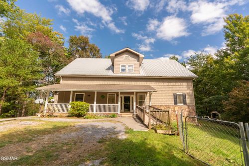 4061 Fox Hunters Ln, Sevierville, TN, 37876-9109 | Card Image