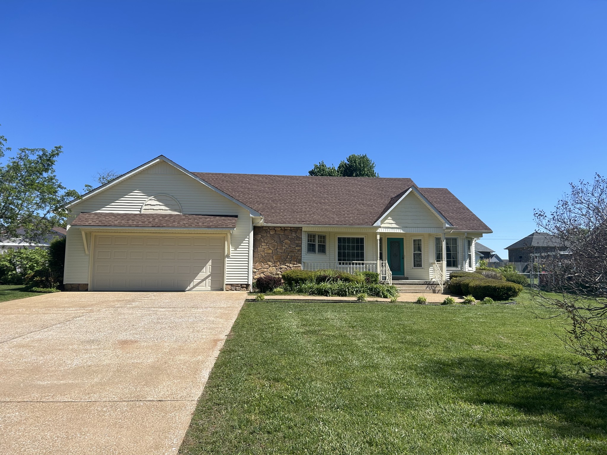 Douglas Dr, Lawrenceburg, TN 38464
