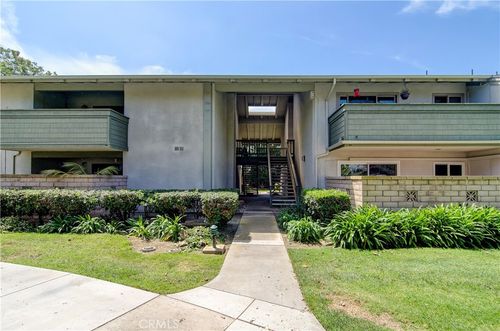 11b-8777 Coral Springs Ct, Huntington Beach, CA, 92646-6207 | Card Image
