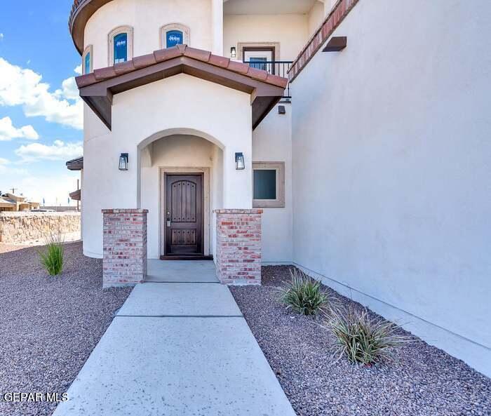 Emerald Crystal Dr, El Paso, TX 79928