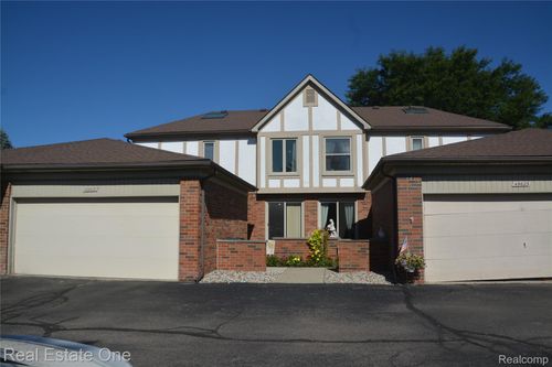 28-49617 Hamilton Ct, Shelby Township, MI, 48315-3935 | Card Image