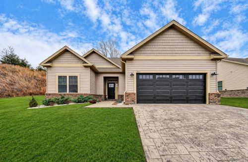 7011 Linn Cove Ct, Roanoke, VA, 24018-5232 | Card Image